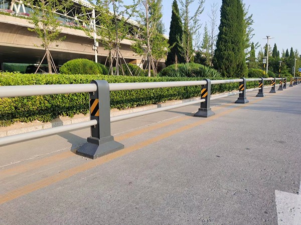 桥梁防撞护栏